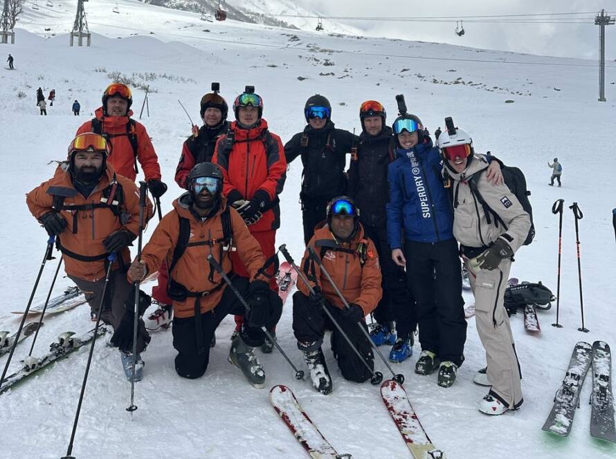 ski holidays gulmarg team
